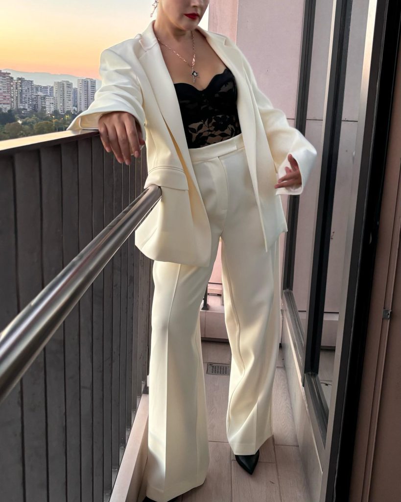 Demi Rose ardent boobs