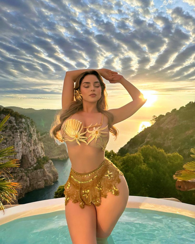 Demi Rose ardent fuck