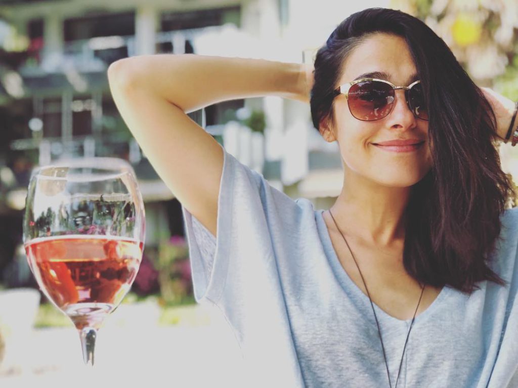 Demi Rose ardent hot