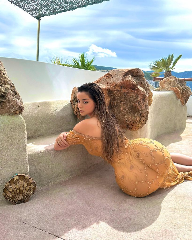 Demi Rose ardent hot