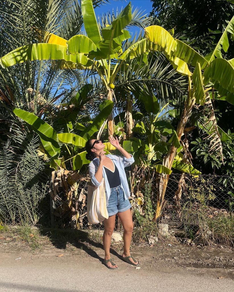 Demi Rose ardent hot bikini