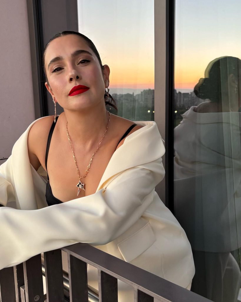 Demi Rose ardent hot photos