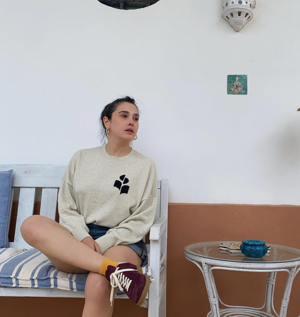 Demi Rose ardent nude