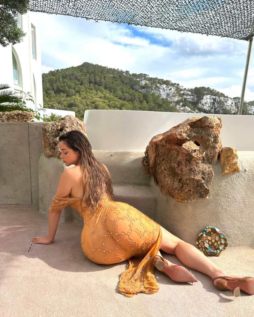 Demi Rose ardent sex