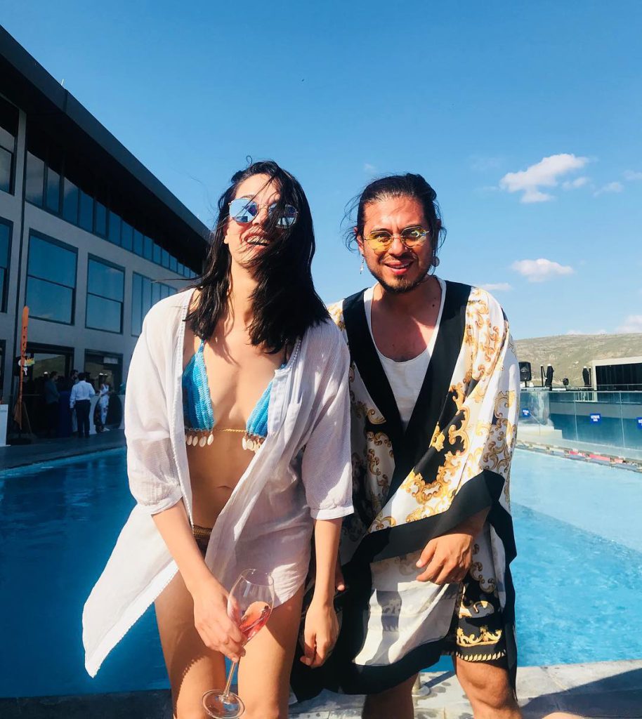 Demi Rose ardent sexy