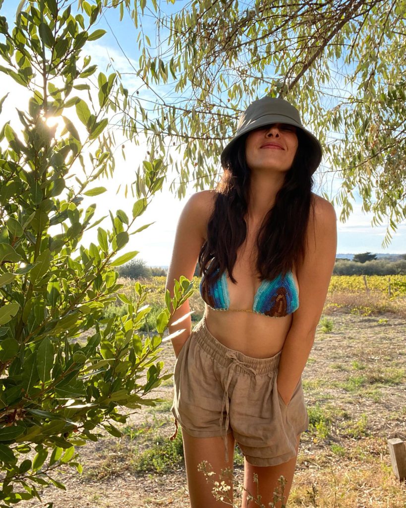 Demi Rose beautiful naked