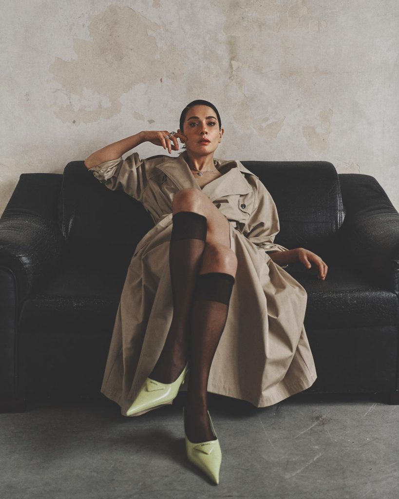 Demi Rose looks boobs