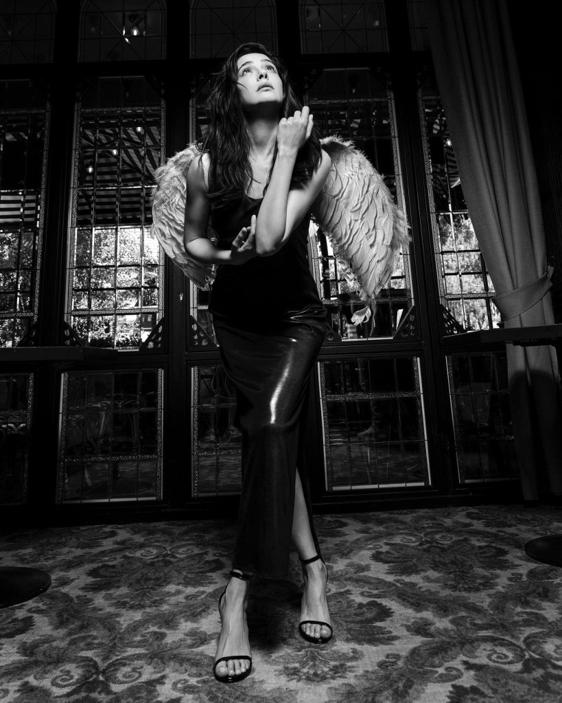 Demi Rose looks hot bikini