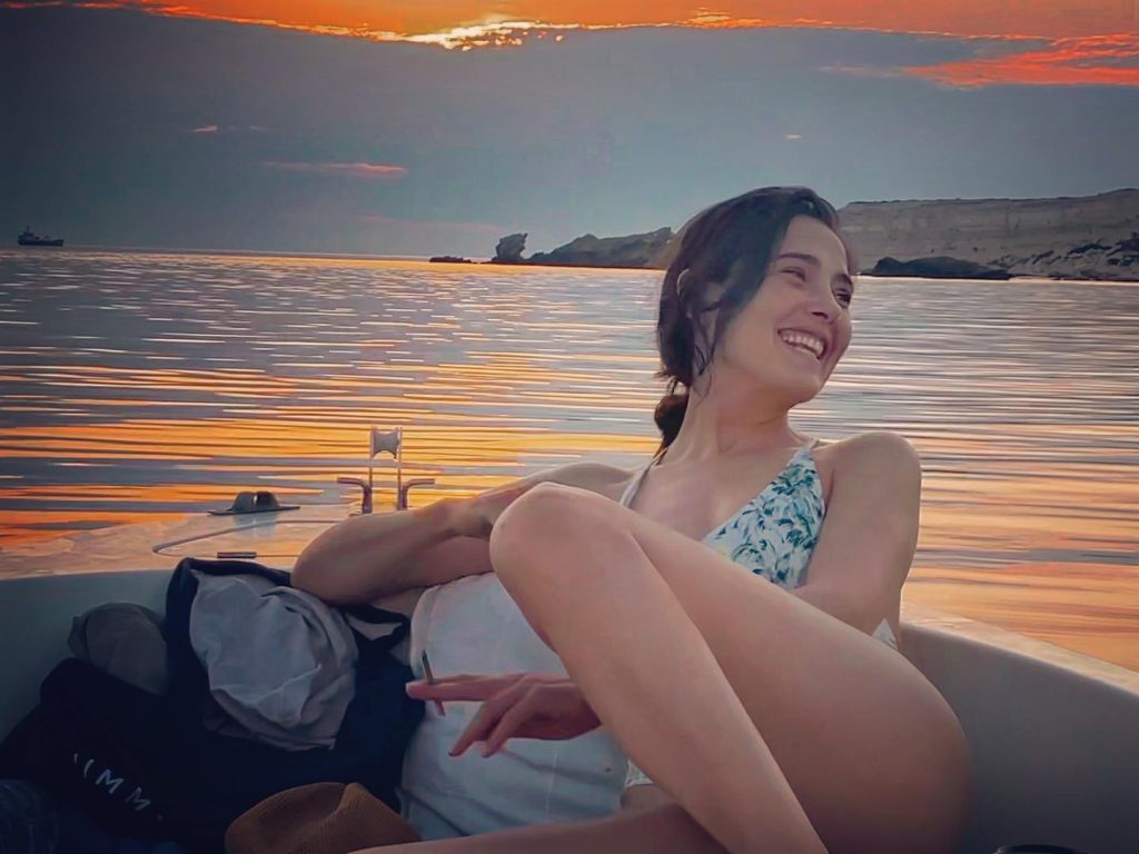 Demi Rose looks hot xxx