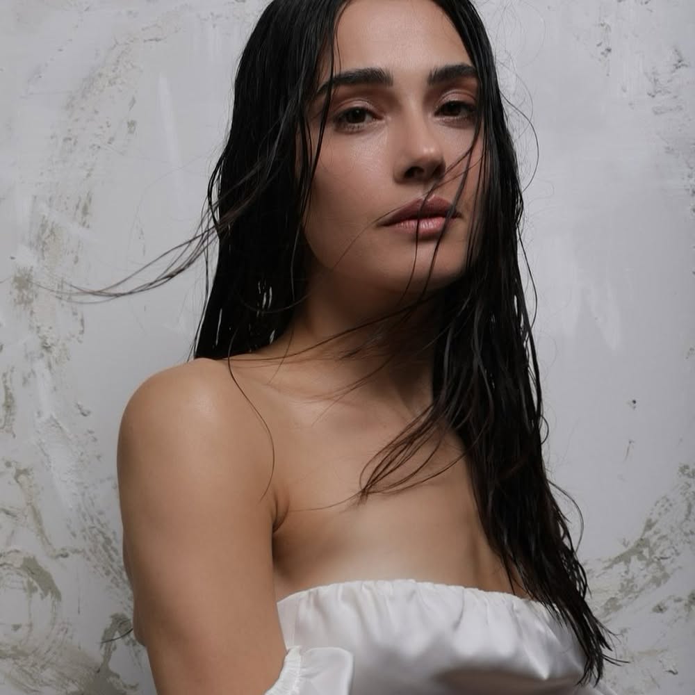 Demi Rose looks naked