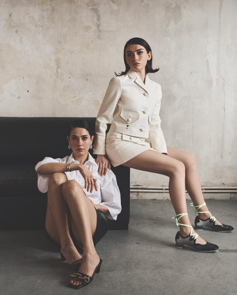 Demi Rose looks nude pics