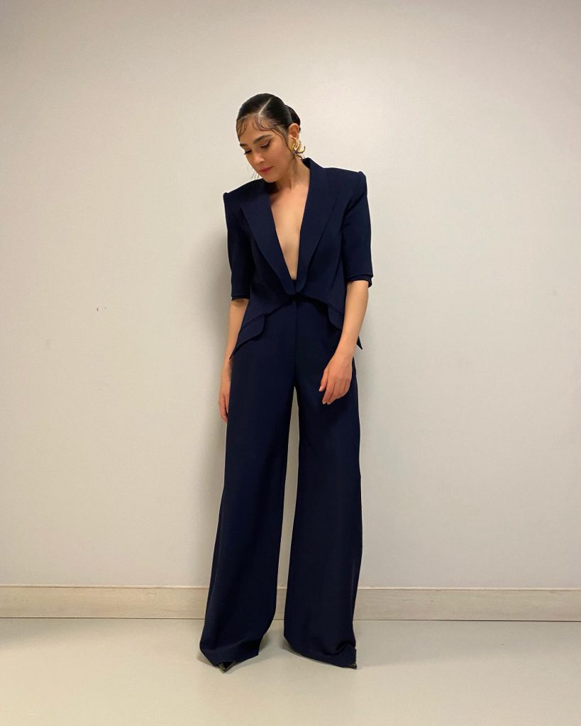 Demi Rose looks sexy