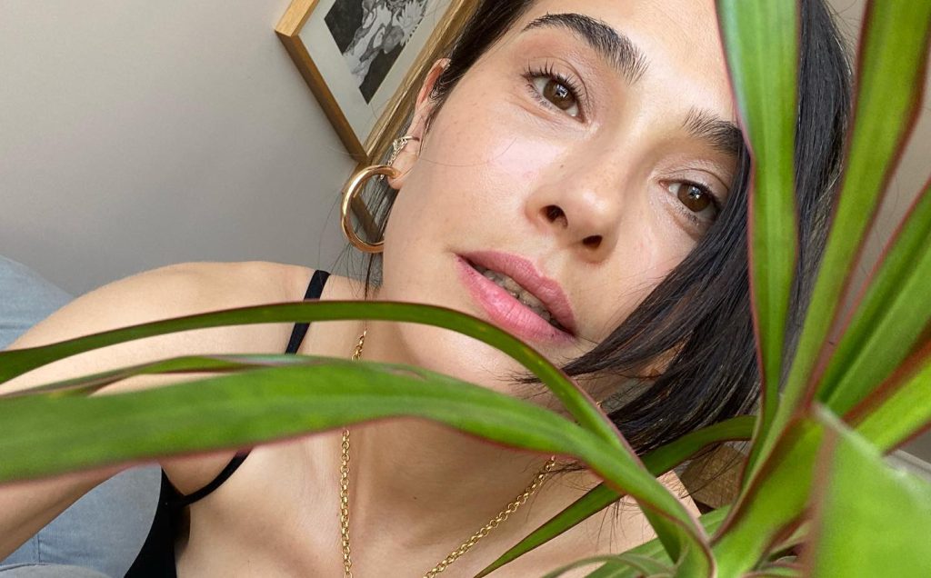 Demi Rose looks xxx porn