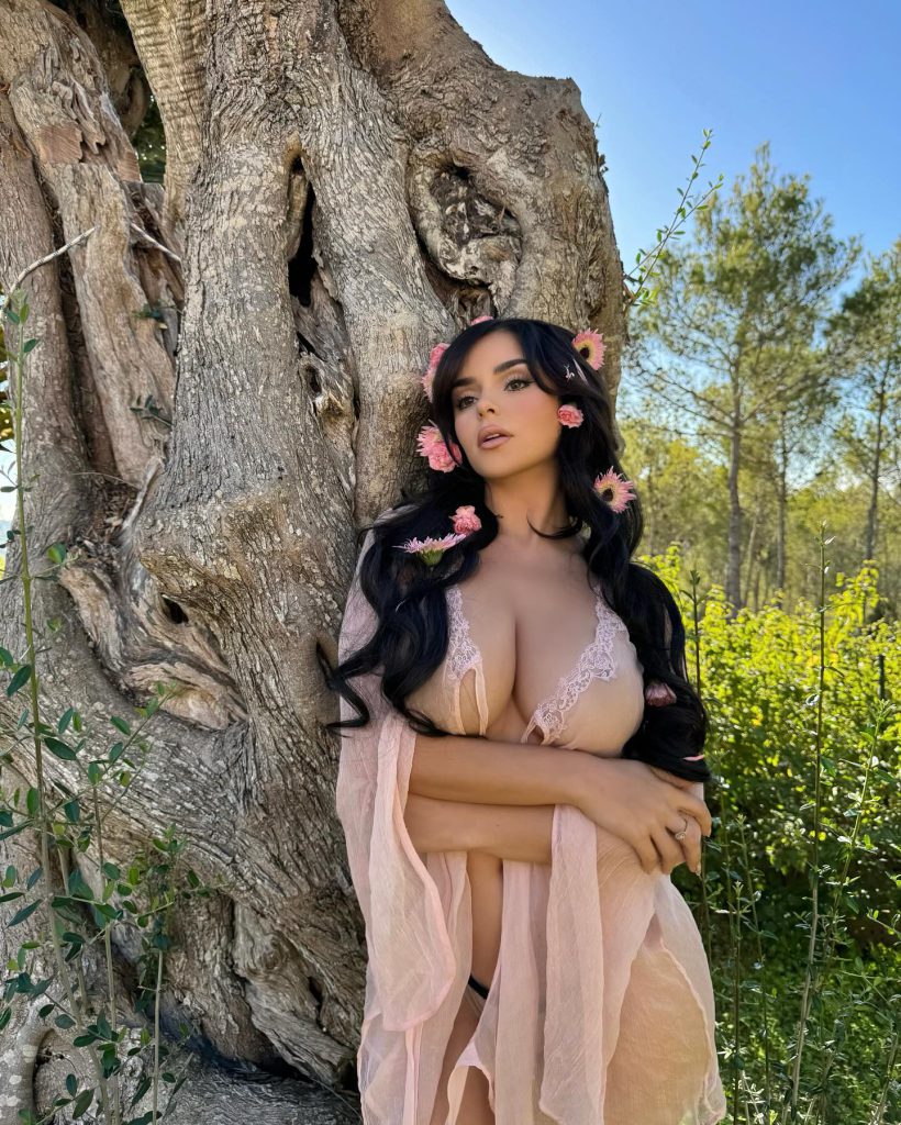 Demi Rose modeling sex