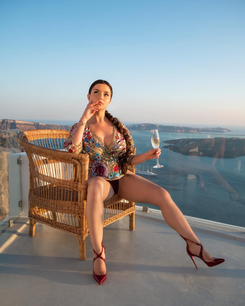 Demi Rose poses hot images