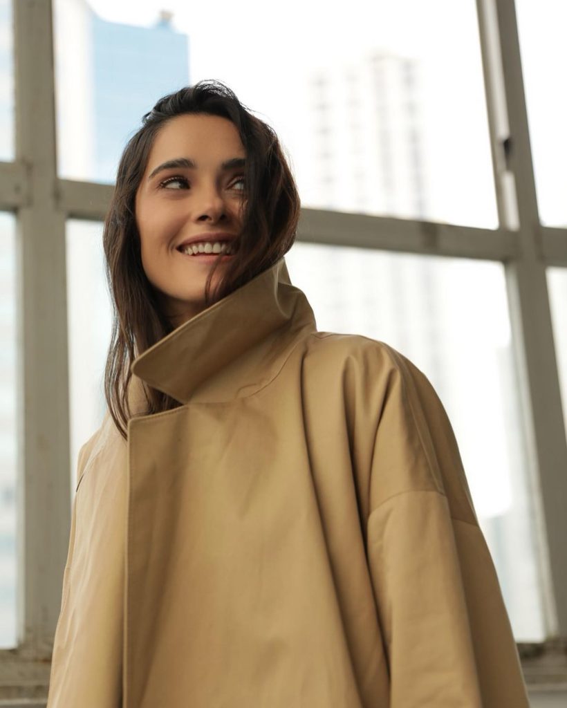 Demi Rose poses hot xxx