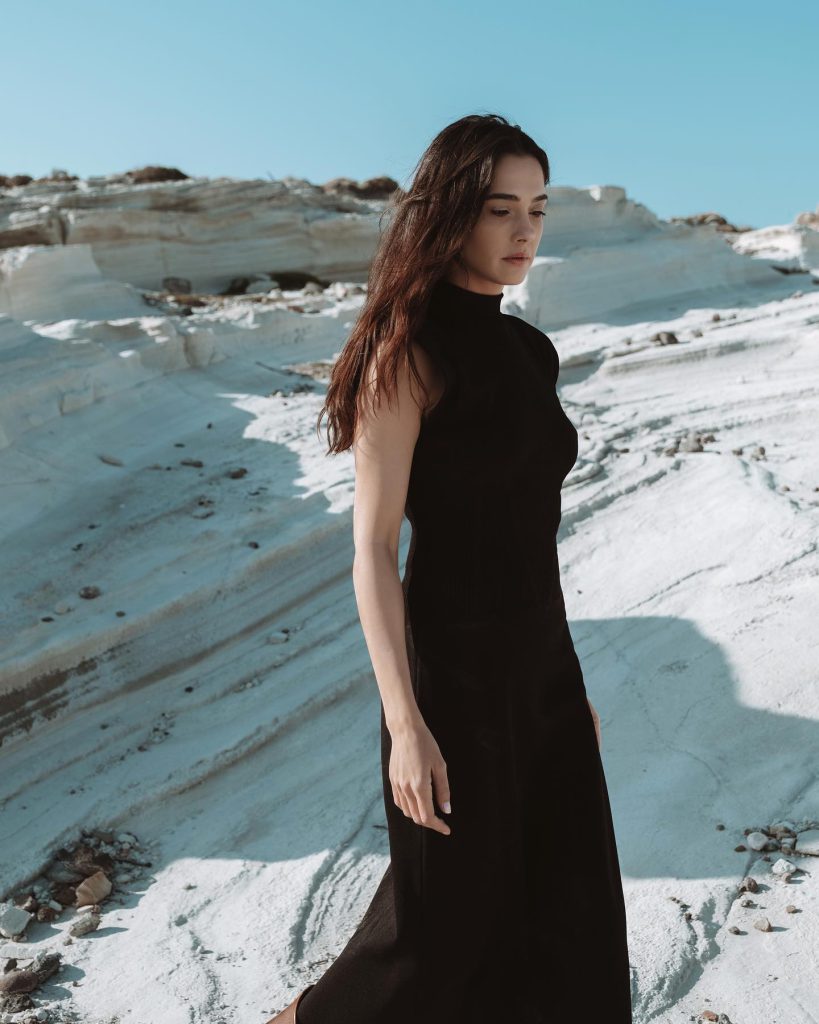 Demi Rose poses nude