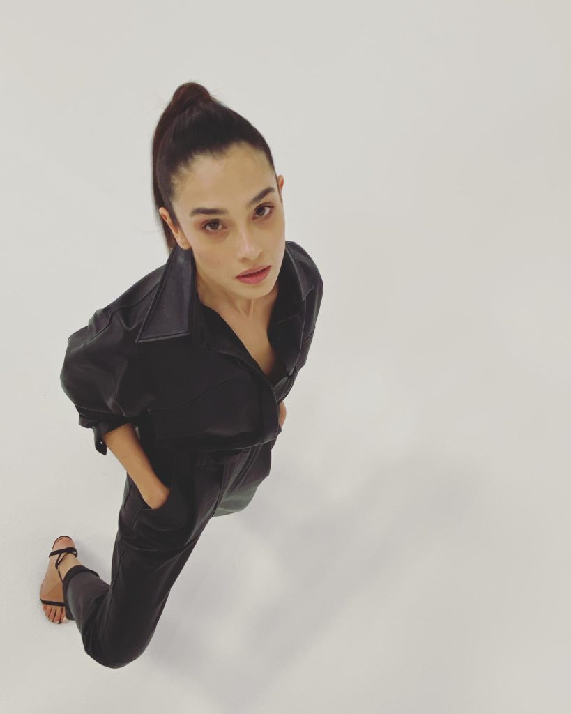 Demi Rose poses nude pics