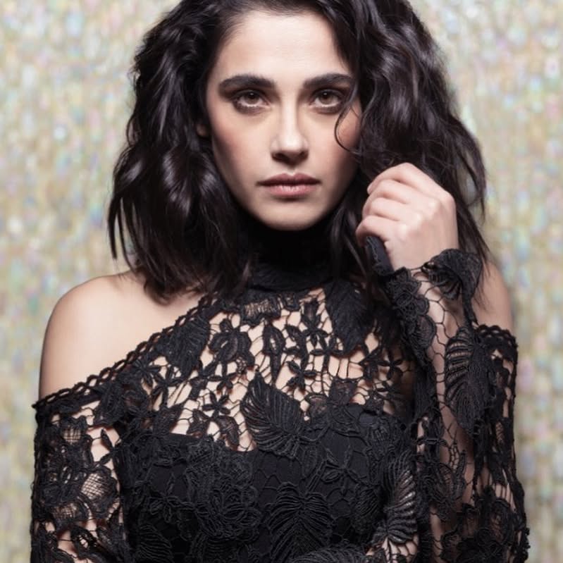 Demi Rose poses nudes