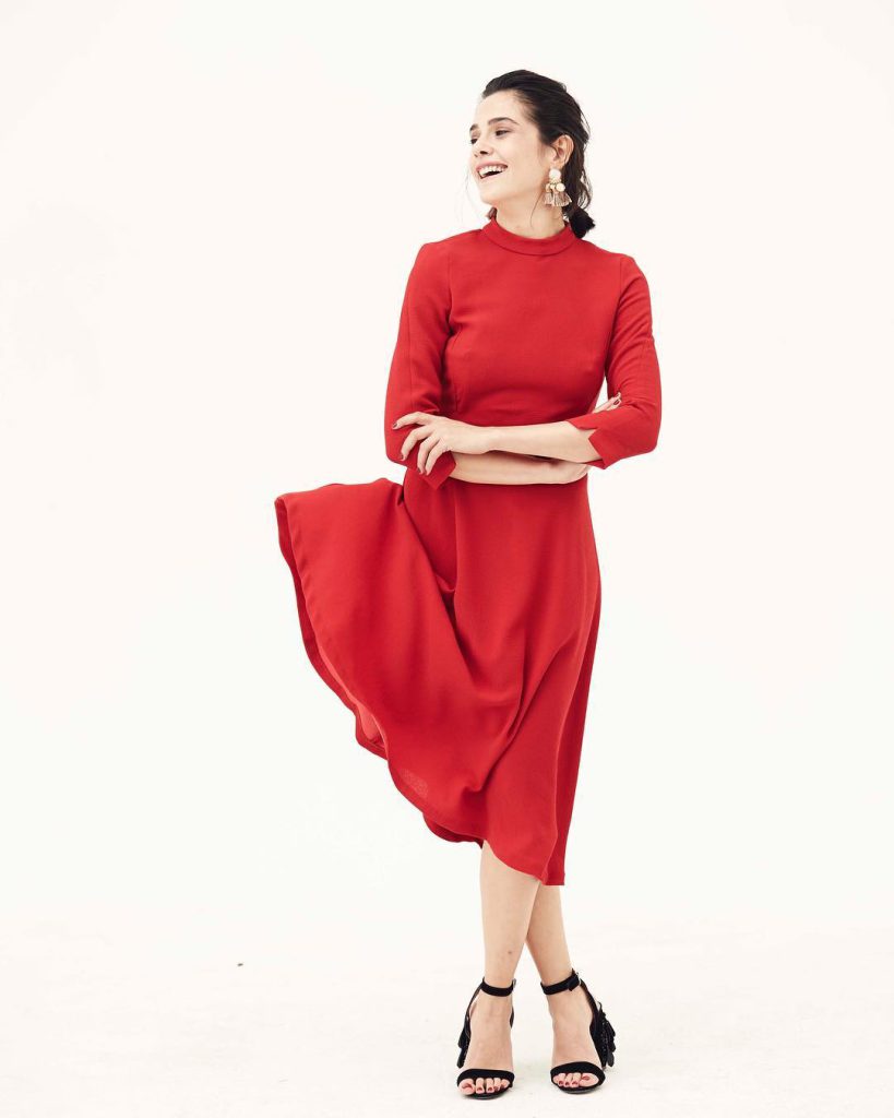 Demi Rose smiles naked