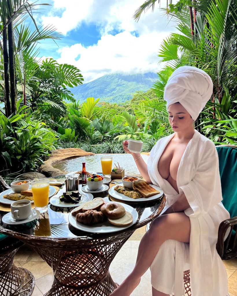 Demi Rose smiles nude