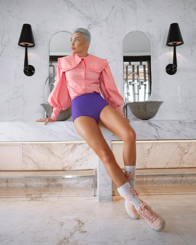 Deniz Akkaya ardent hot photos