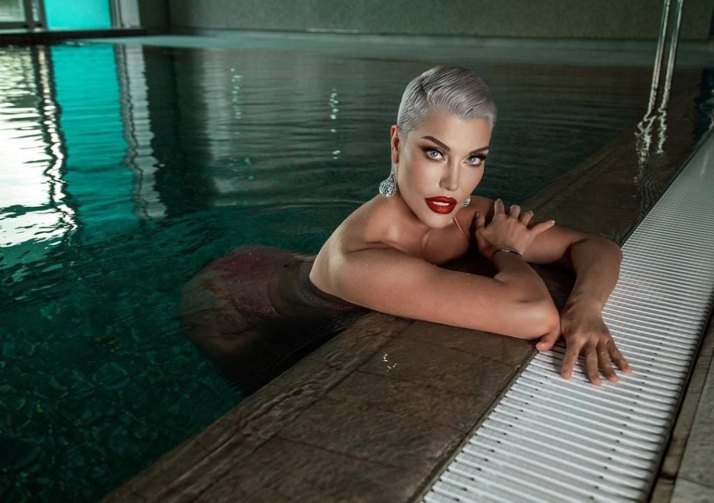 Deniz Akkaya ardent nude pics