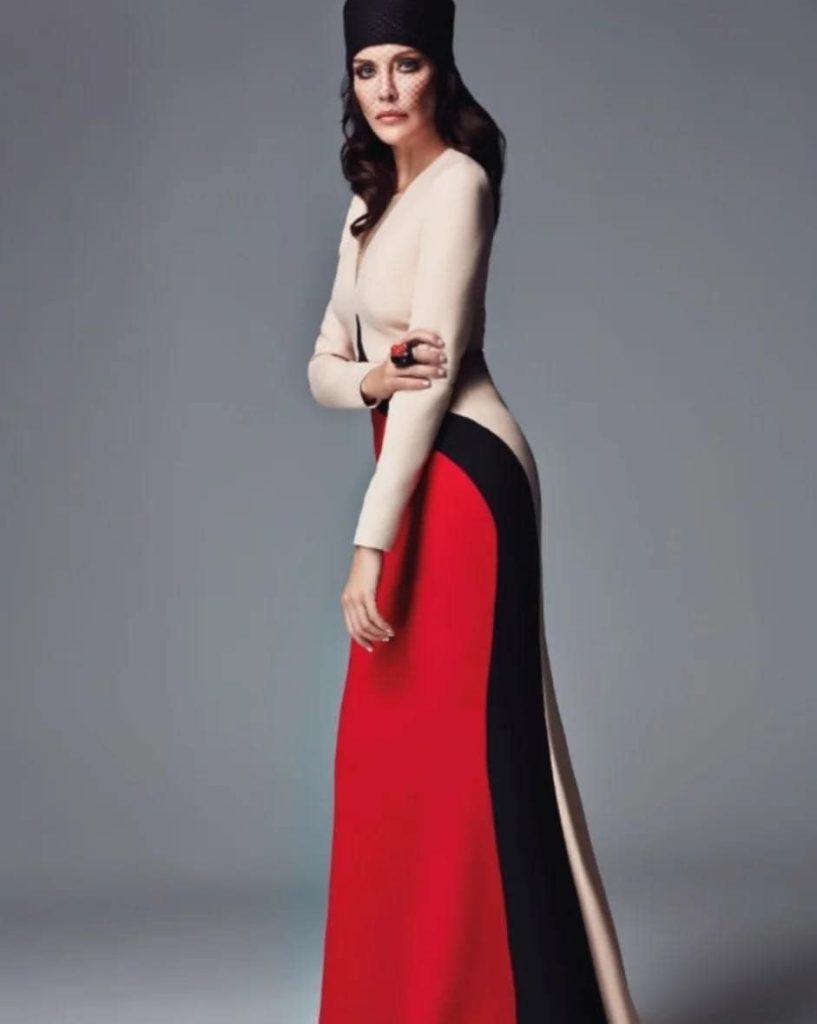 Deniz Akkaya looks naked