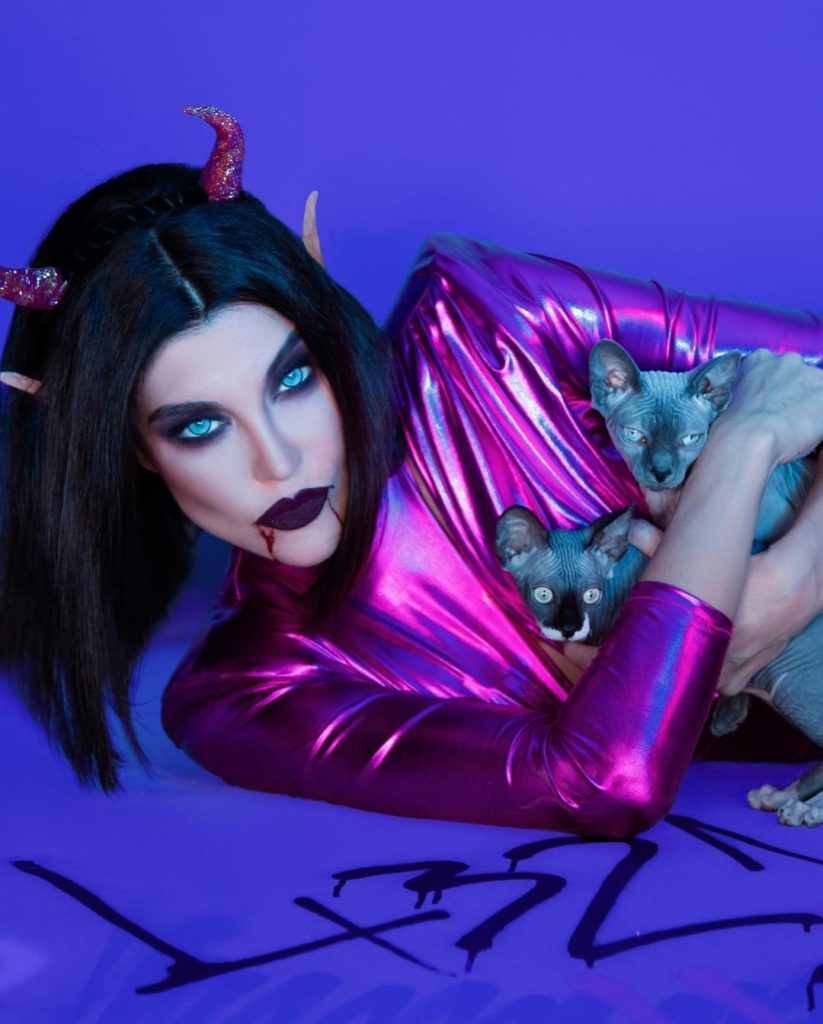 Deniz Akkaya poses porn