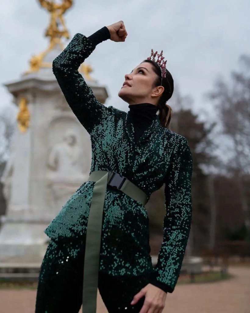 Deniz Akkaya smiles boobs