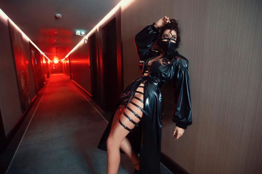 Deniz Akkaya smiles hot images