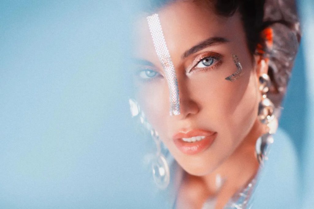 Deniz Akkaya smiles hot photos