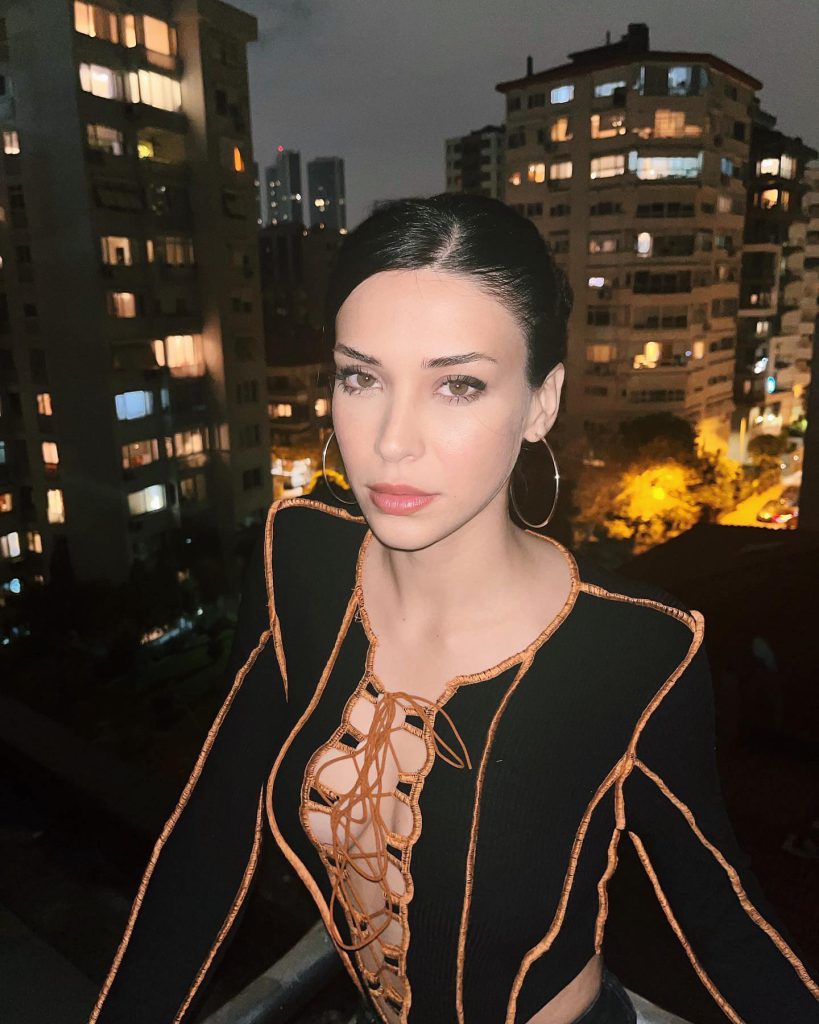 Devrim Özkan ardent boobs