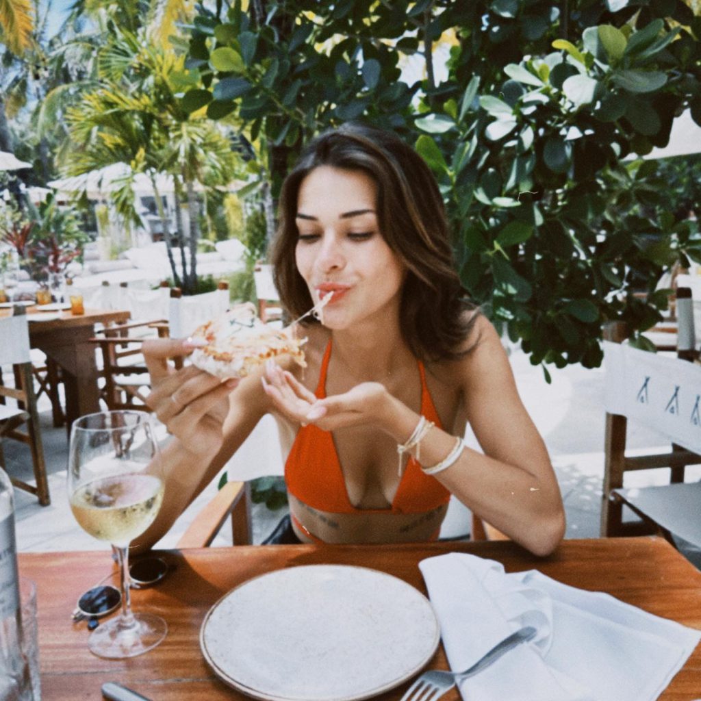 Devrim Özkan depicts fire hot