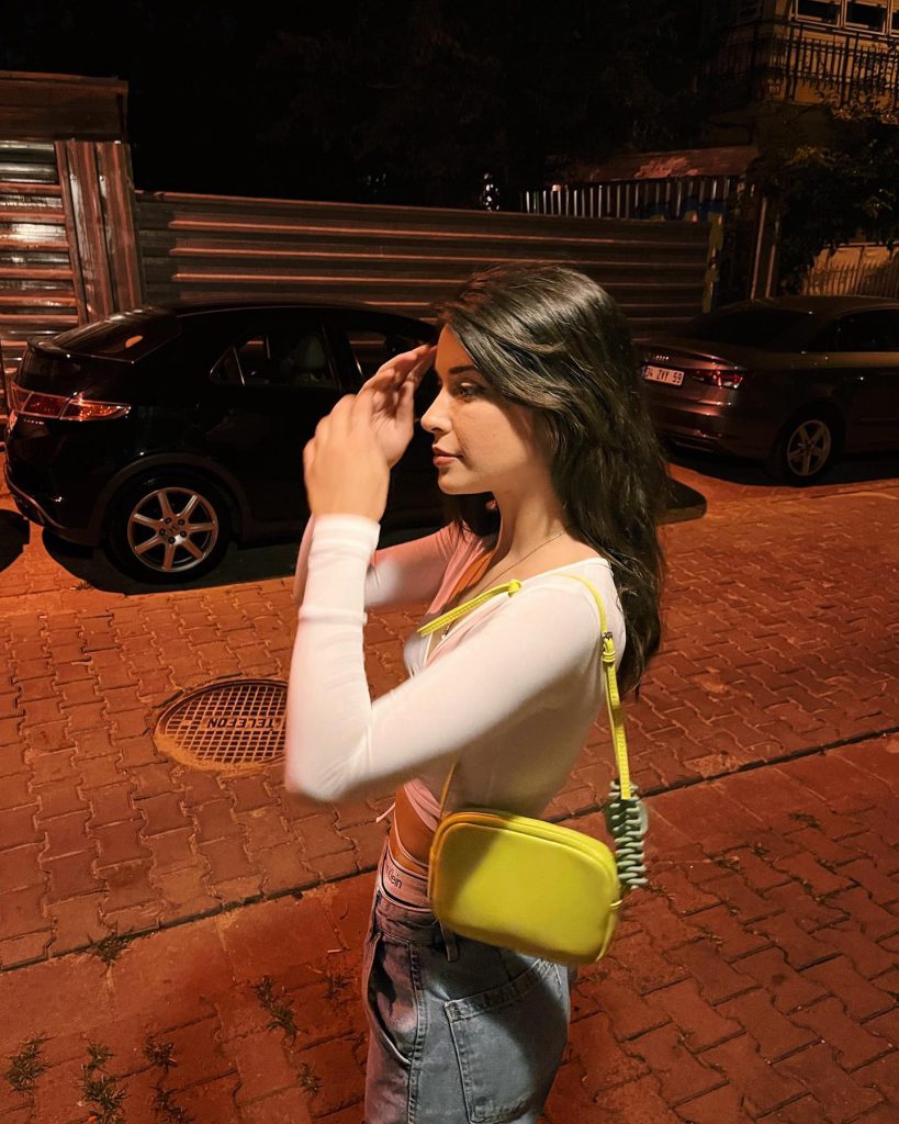 Devrim Özkan depicts fire hot photos