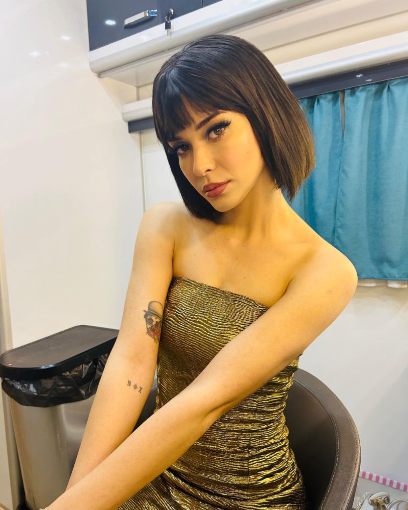 Devrim Özkan looks hot bikini