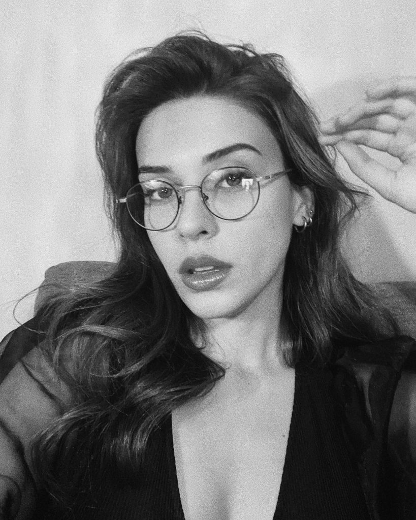 Devrim Özkan looks naked