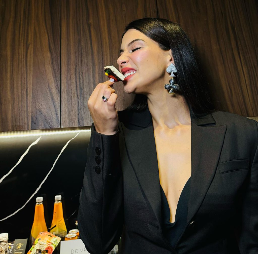 Devrim Özkan modeling ass