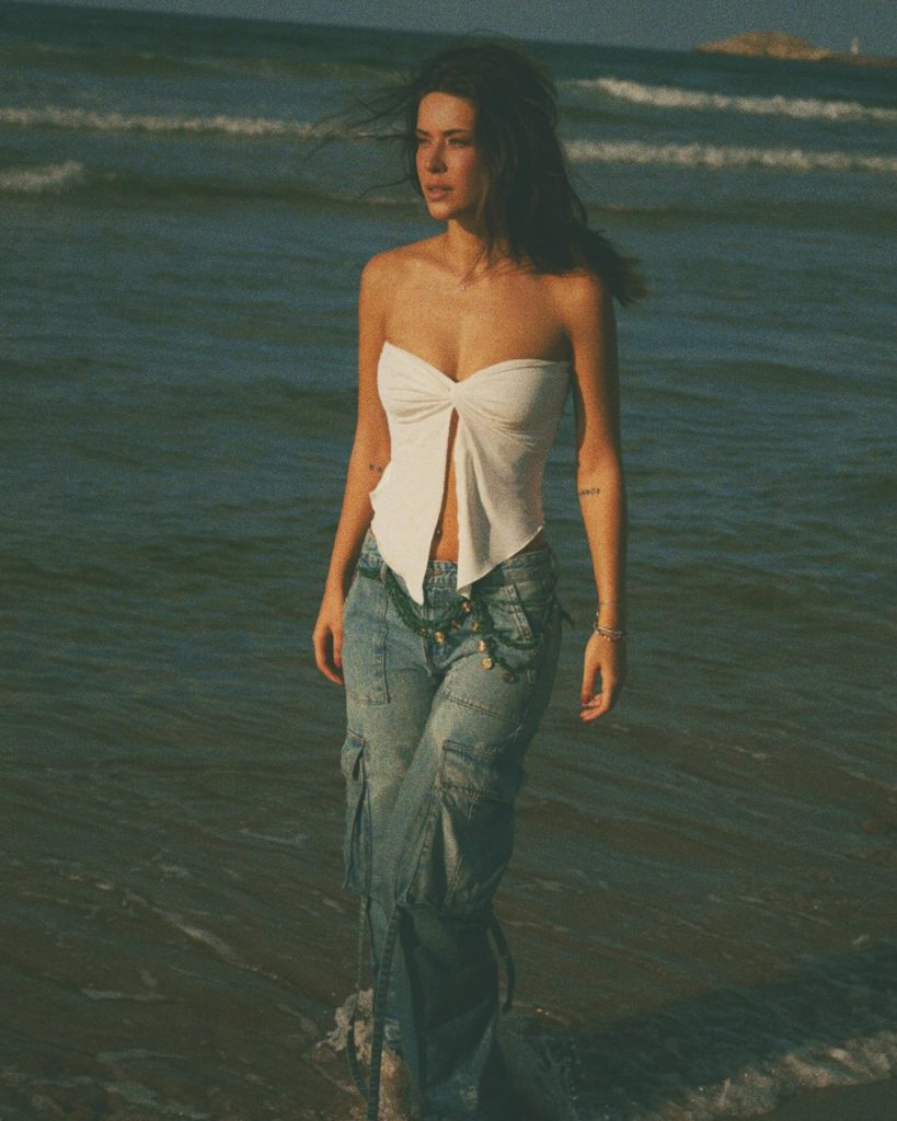 Devrim Özkan modeling boobs