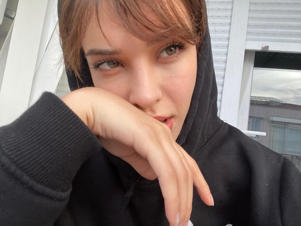 Devrim Özkan modeling hot