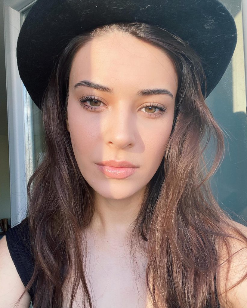 Devrim Özkan nude pics