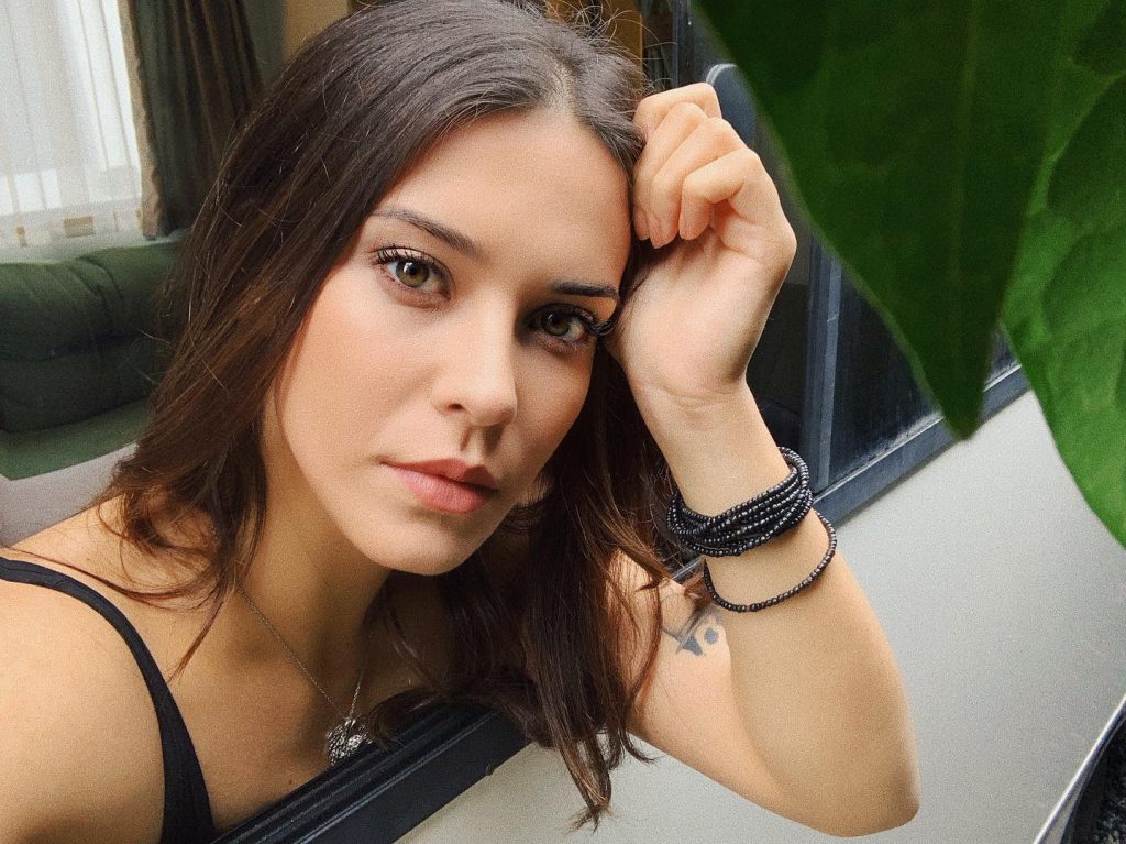 Devrim Özkan poses xxx sex