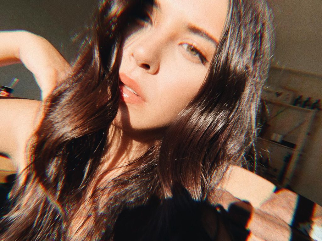 Devrim Özkan smiles xxx porn