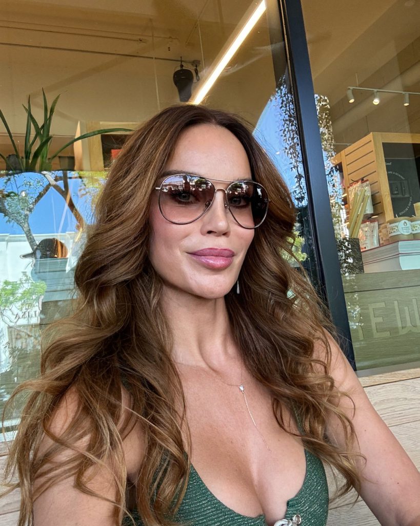 Ebru Şallı ardent pussy