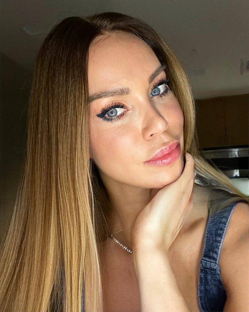 Ebru Şallı looks fuck