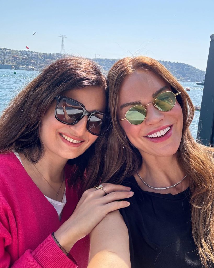 Ebru Şallı looks hot bikini