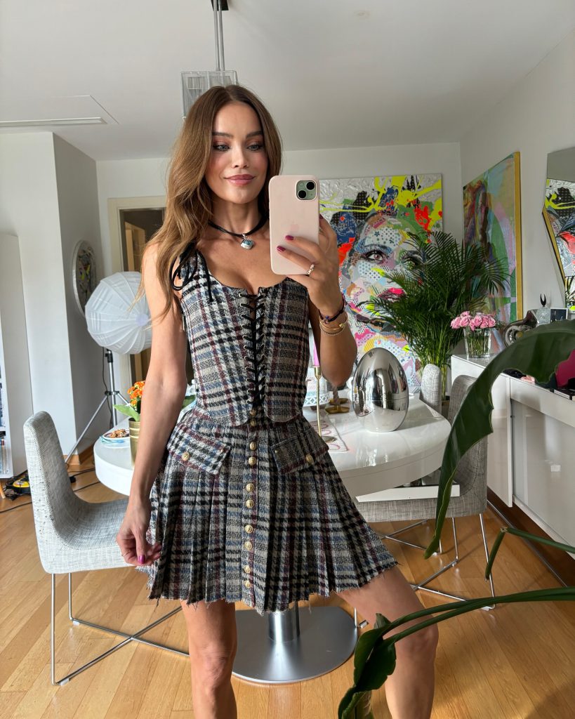 Ebru Şallı looks nude pics