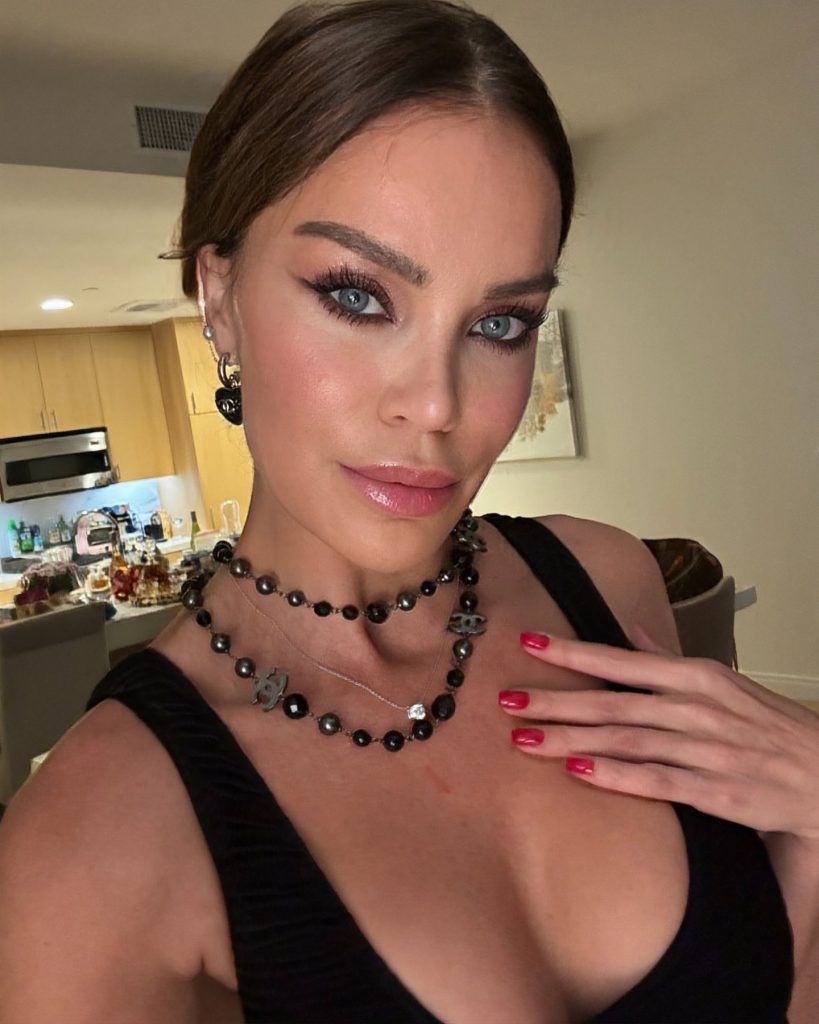 Ebru Şallı poses hot photos