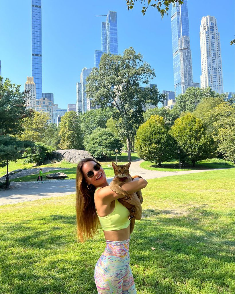 Ebru Şallı smiles hot