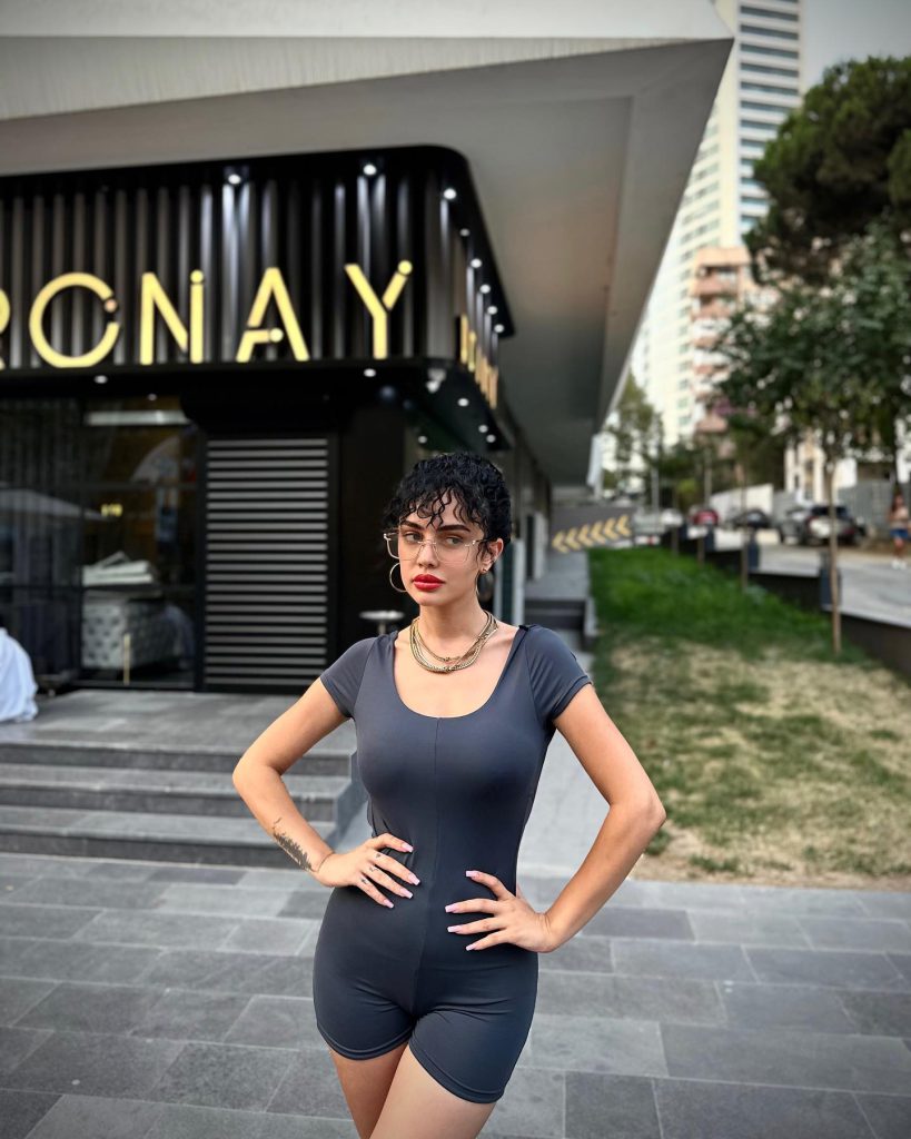 Ece Ronay ardent hot xxx